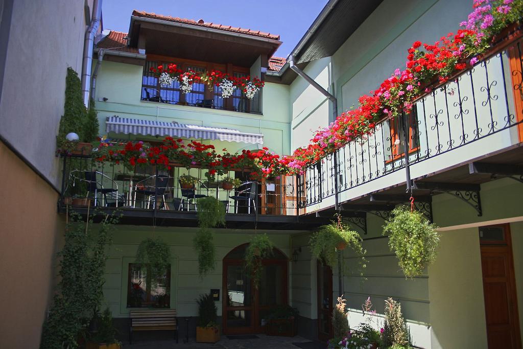Boutique Penzion Slovenska - Penzion Bella Sicilia プレショフ エクステリア 写真